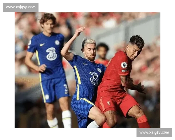 宽萨捧起欧青赛冠军奖杯！红军生涯完美谢幕